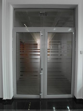 Алюминиевые двери